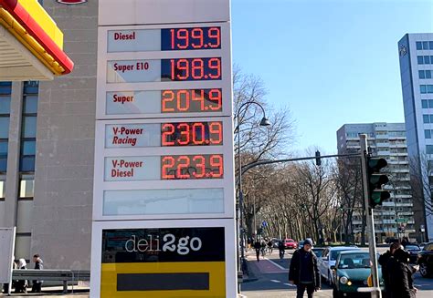 2000 yılında almanya da benzin fiyatı